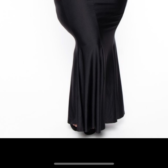Curvy Sense spandex one shoulder gown in black - Picture 7 of 7